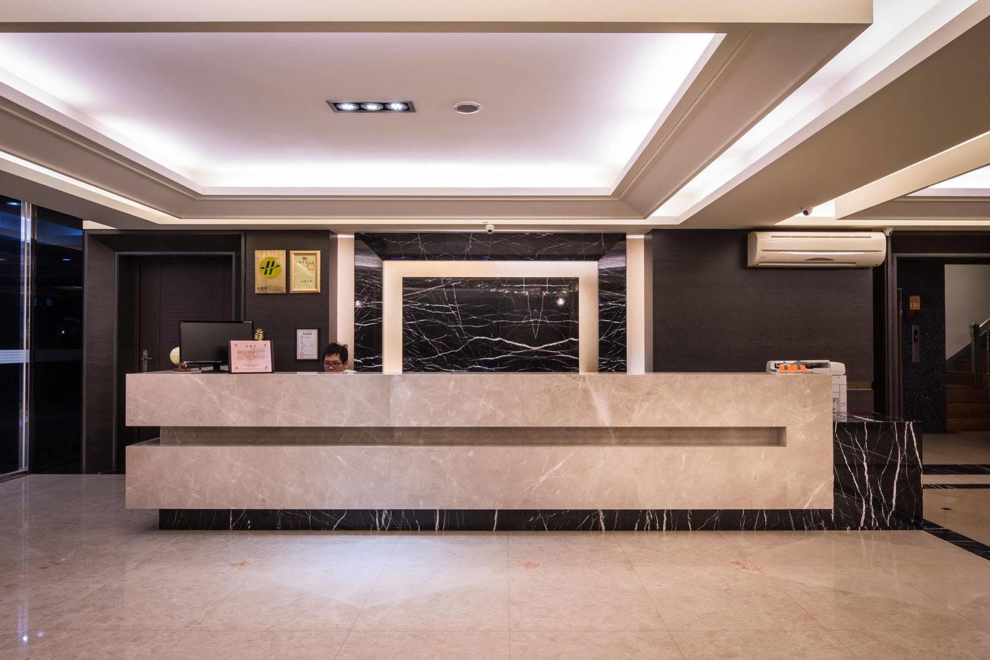 Felicity Business Hotel Taichung Exterior photo